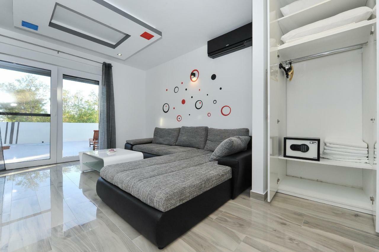 Villa Lily Privlaka  Esterno foto